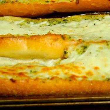 Easy Cheesy Garlic Bread Recipe | SideChef