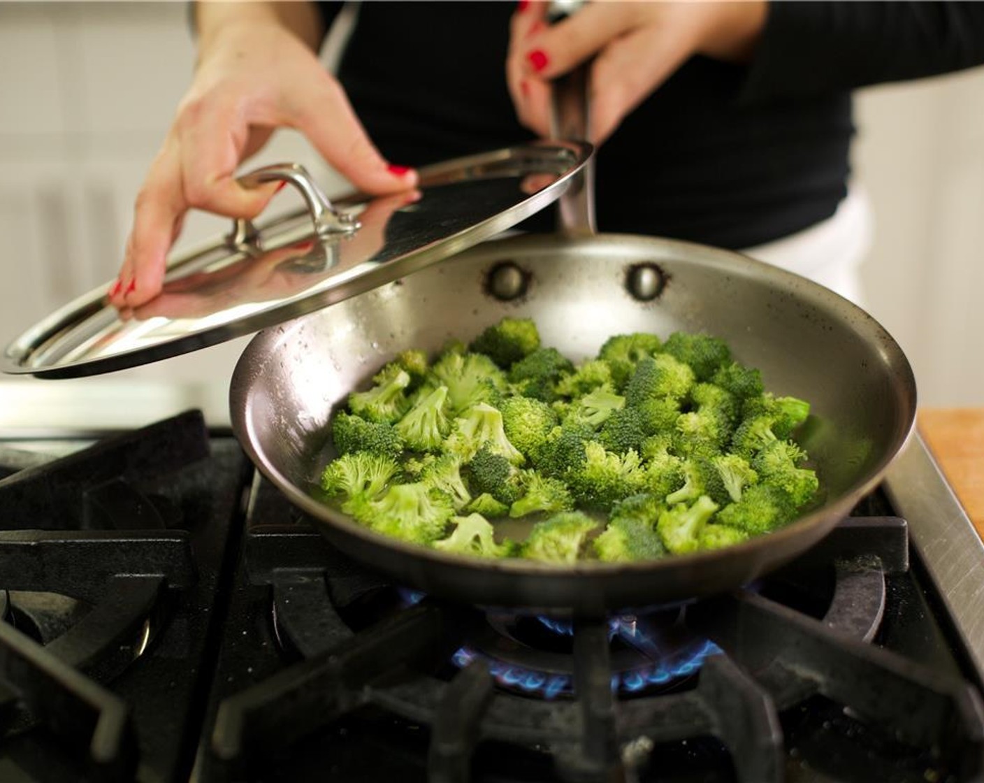 step 7 To the same pan used for the mushrooms, add the broccoli florets and a half cup of water and cover. Let the broccoli steam over medium heat for 3 minutes. Remove from heat and uncover.