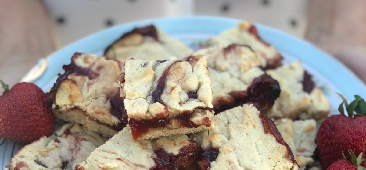 Strawberry Shortcake Bars Recipe | SideChef