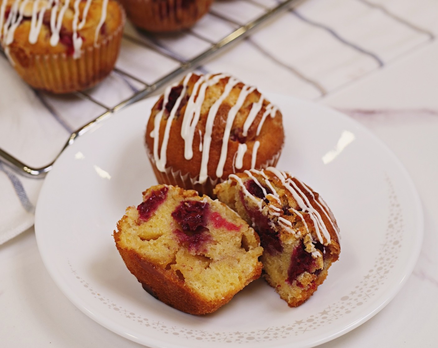 step 7 Let it cool until warm before serving. You may drizzle these muffins with some melted white chocolate if you like to decorate.