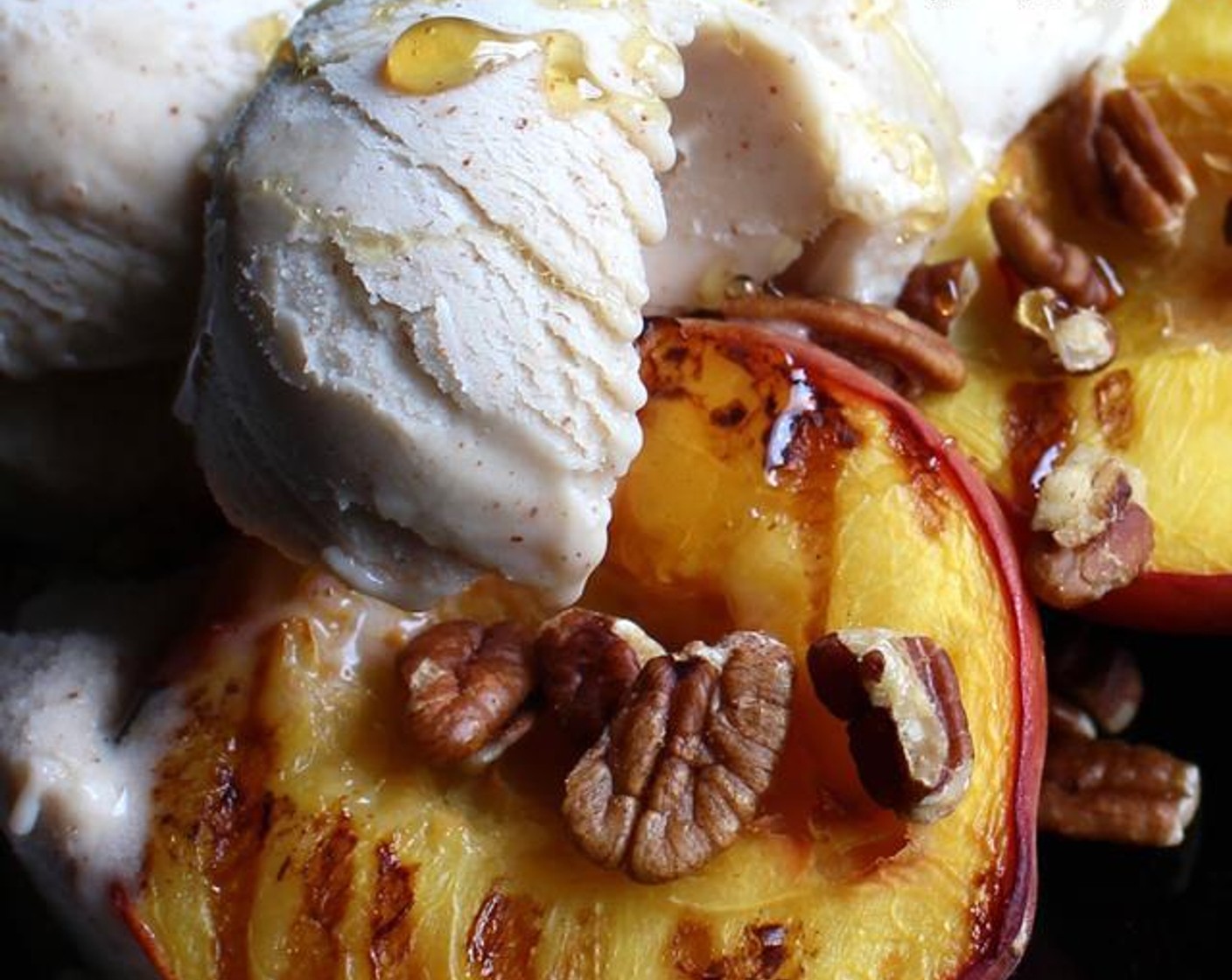 Grilled Peaches with Ice Cream