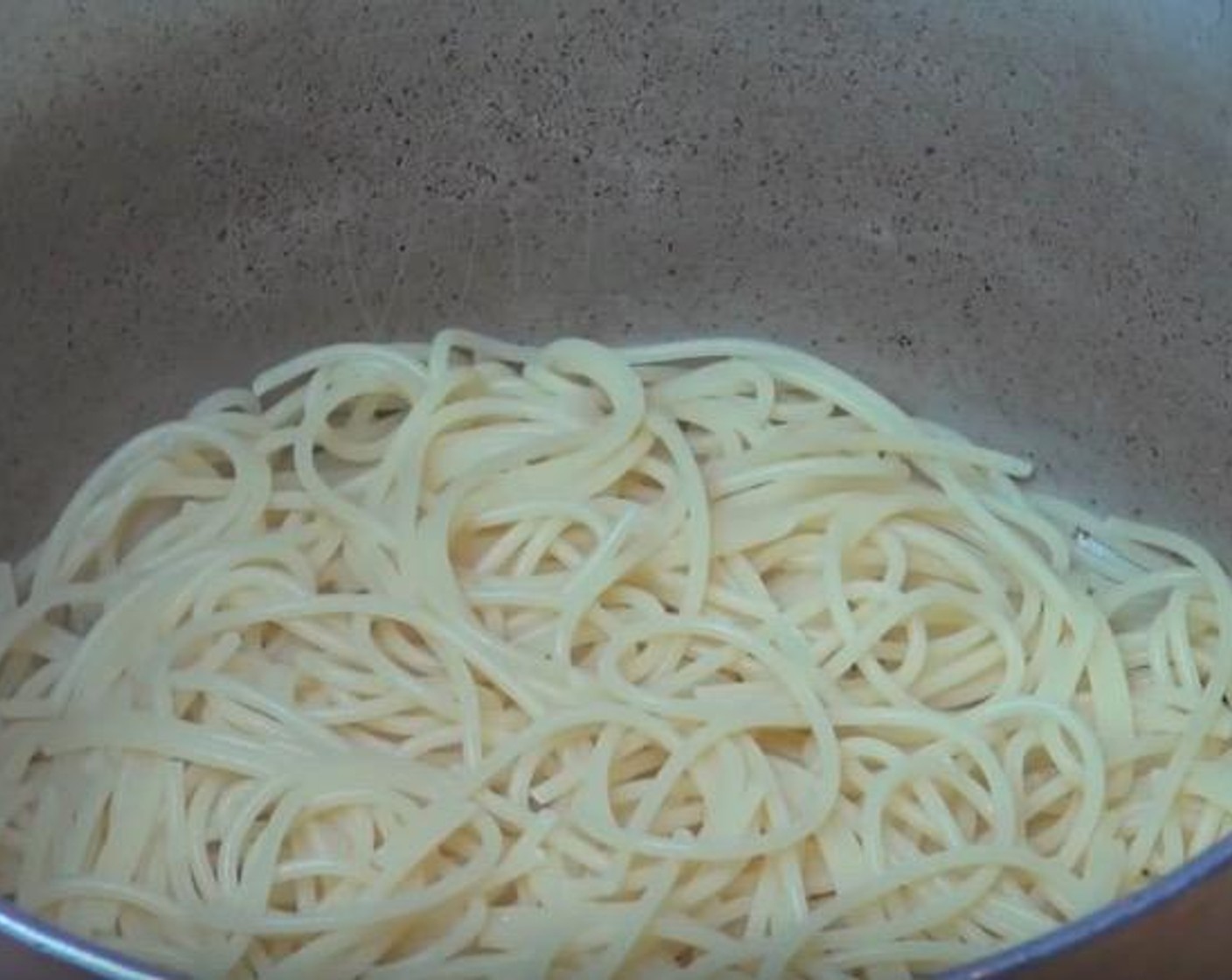 step 1 In a large pot of boiling water with Salt (to taste), add Spaghetti (9 oz). Cook for 10 minutes, or until the pasta is tender. Drain and return to pot.