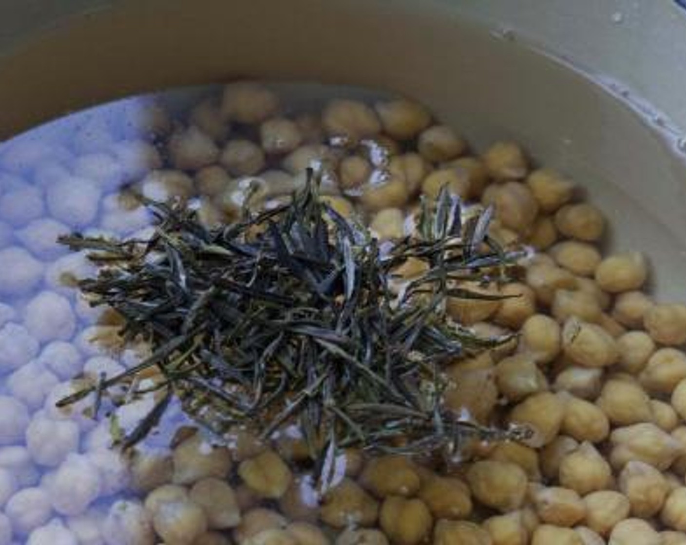 step 2 Rinse again and place the chickpeas in a large pot, adding enough water to cover them, as well as Salt (to taste) and Green Tea Leaves (2 Tbsp).