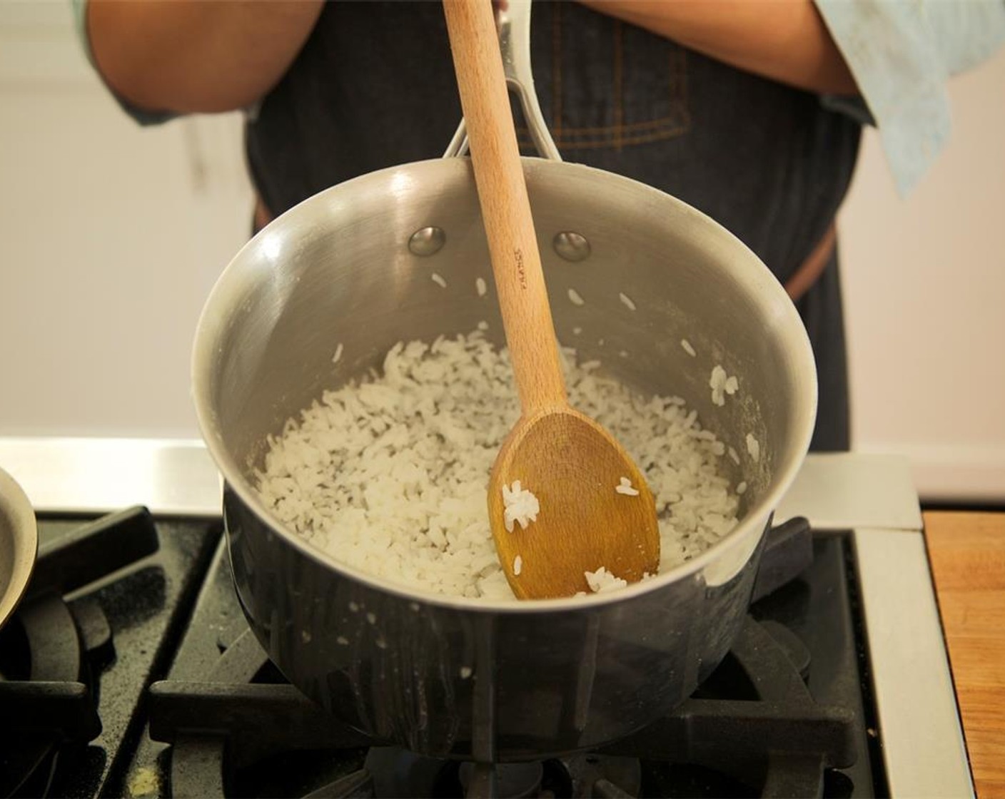 step 4 In a small saucepan, combine one cup of cold water with Glutinous Rice (1/2 cup) and stir. Bring to a boil over high heat, stir again and cover. Reduce heat to medium low, and simmer gently for 20 minutes. Do not stir. Remove from heat, fluff rice and set aside.