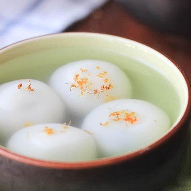 Tang Yuan with Black Sesame Filling Recipe | SideChef