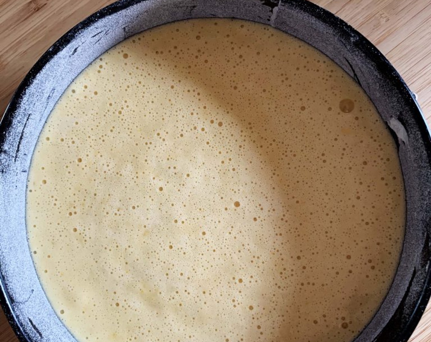 step 5 Pour the mixture into an oiled and floured cake pan.