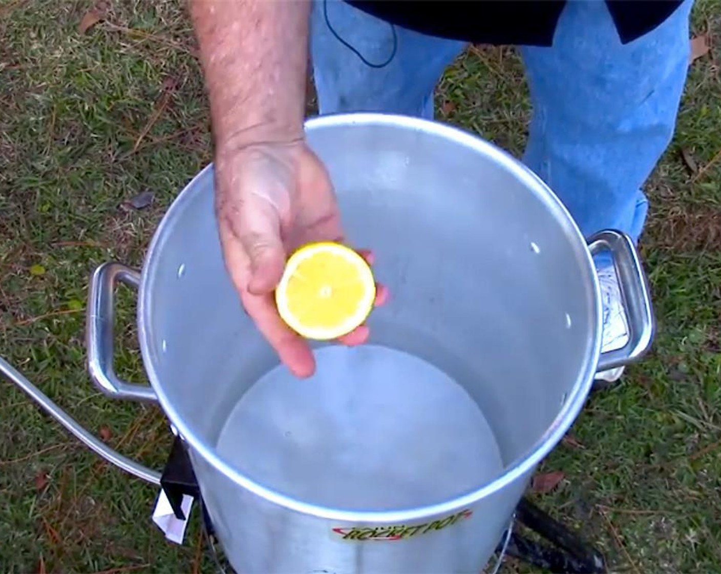 step 6 Juice Lemons (7) into a bowl. In a large rocket pot that fits your crab legs, add Water (16 cups) and freshly squeezed lemon juice.