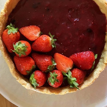 Kamut Crust Pie with Berry Water Cream Recipe | SideChef