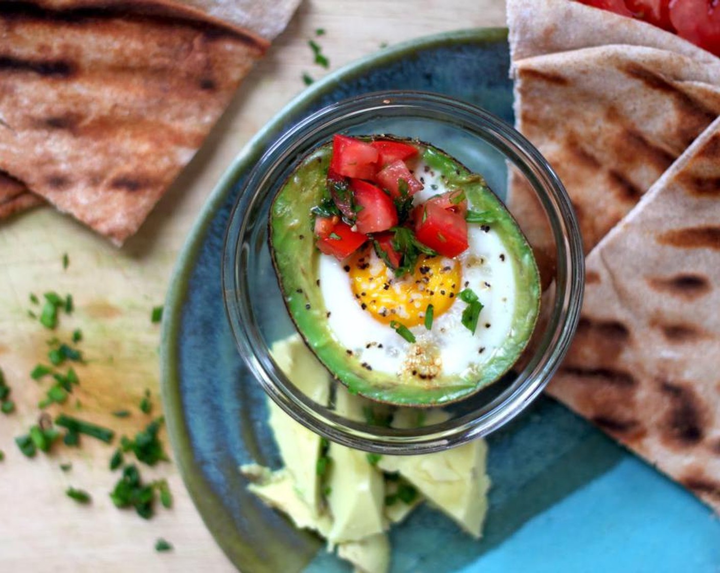 Avocado Baked Eggs with Pico de Gallo