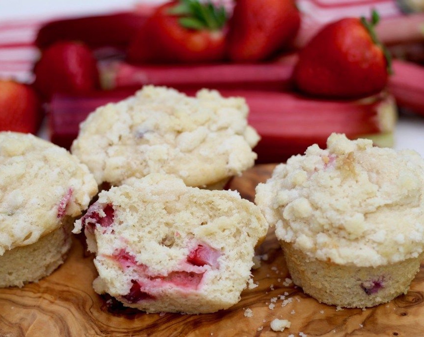 Strawberry Rhubarb Streusel Muffins