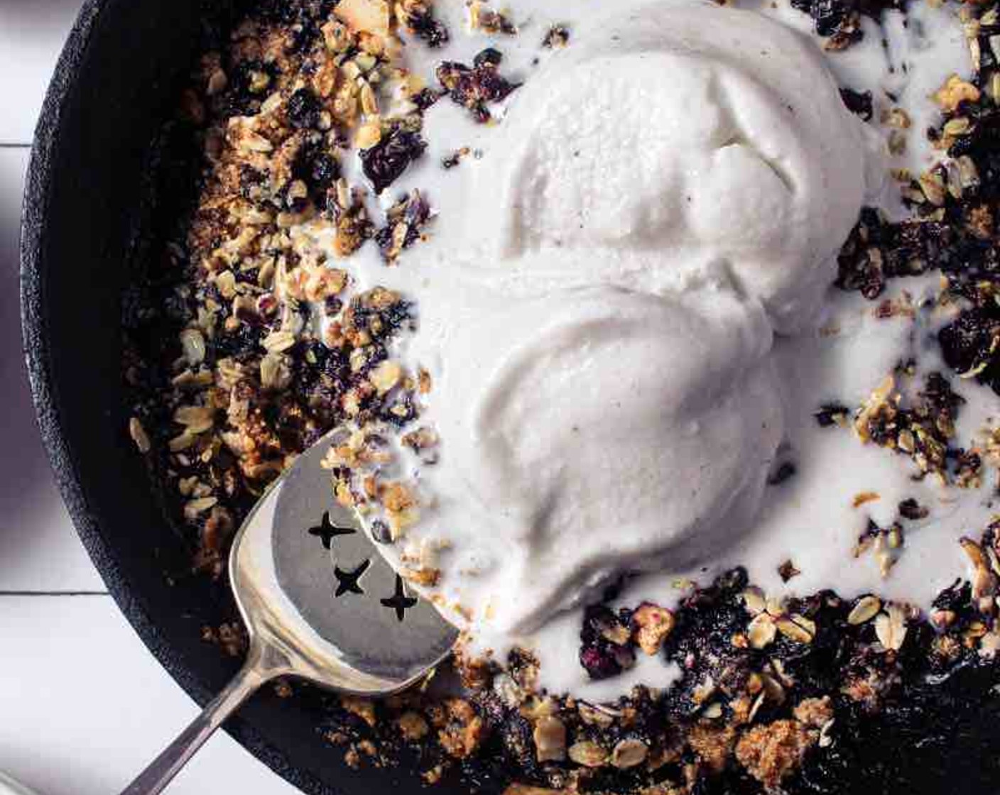 step 7 Bake for 30 minutes or until crumble topping is golden brown. Serve immediately with vanilla ice cream.