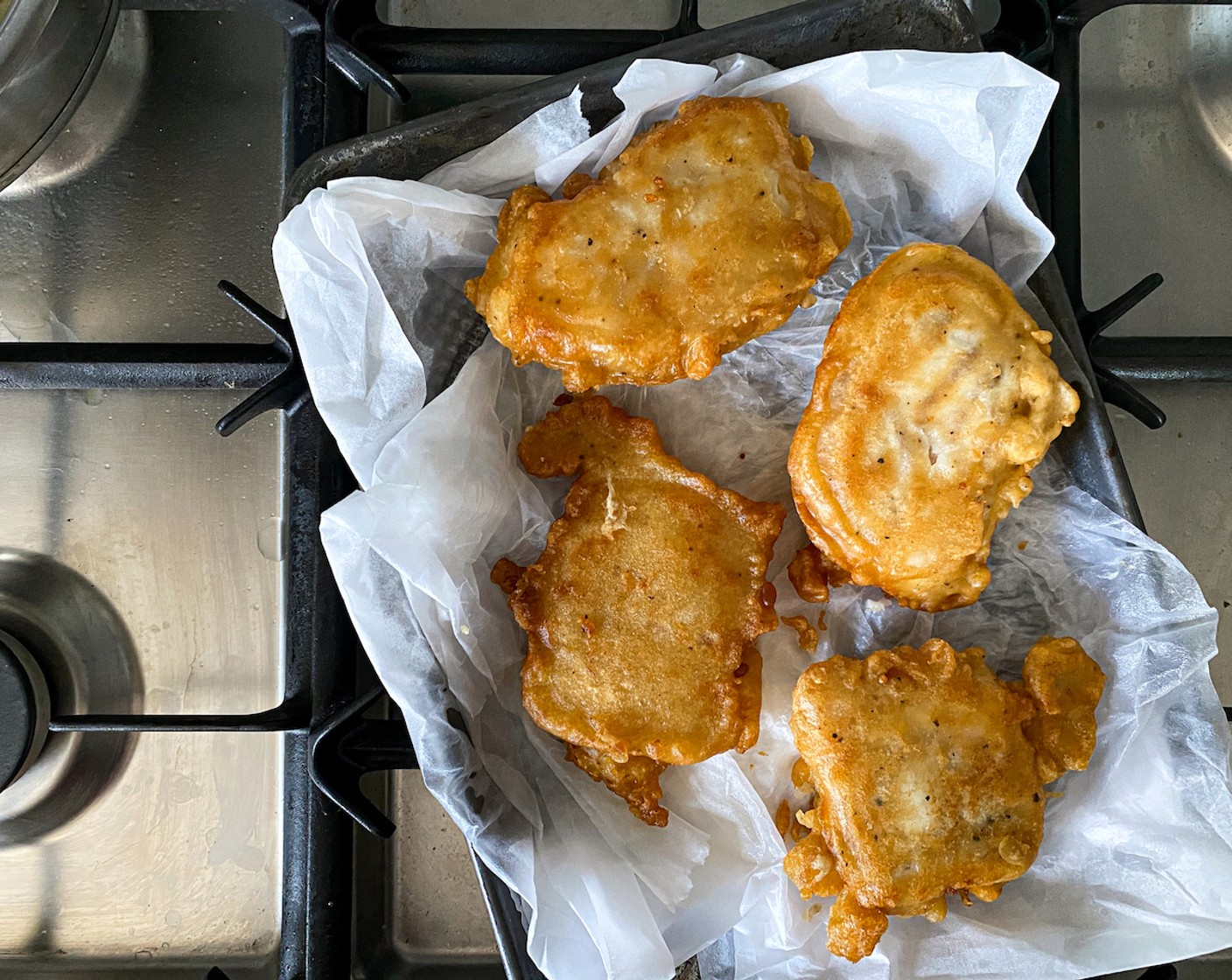 step 8 Place on a kitchen paper towel to absorb excess oil. Reheat peas and Butter (4 Tbsp) briefly in a microwave until butter is melted and seasoned. Season the fries too.