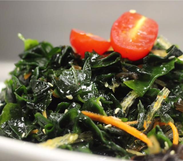 Simple Asian Seaweed Salad with Wakame