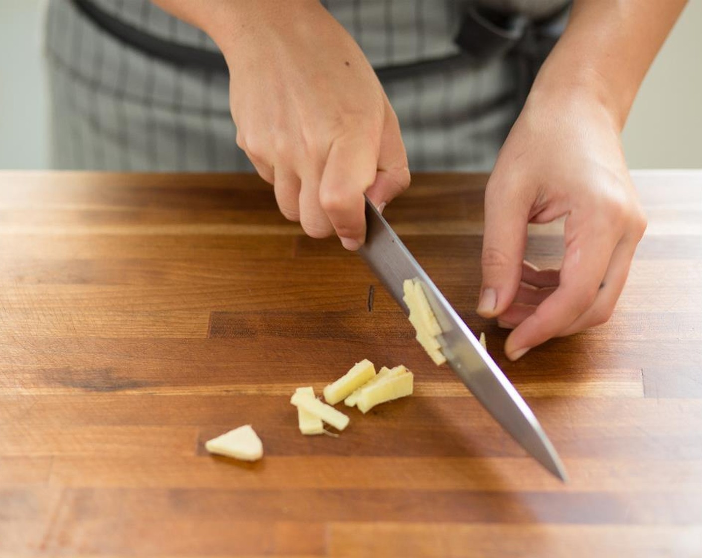 step 2 Peel the Fresh Ginger (2 1/3 Tbsp). Finely chop the ginger and the Garlic (3 cloves); set aside.