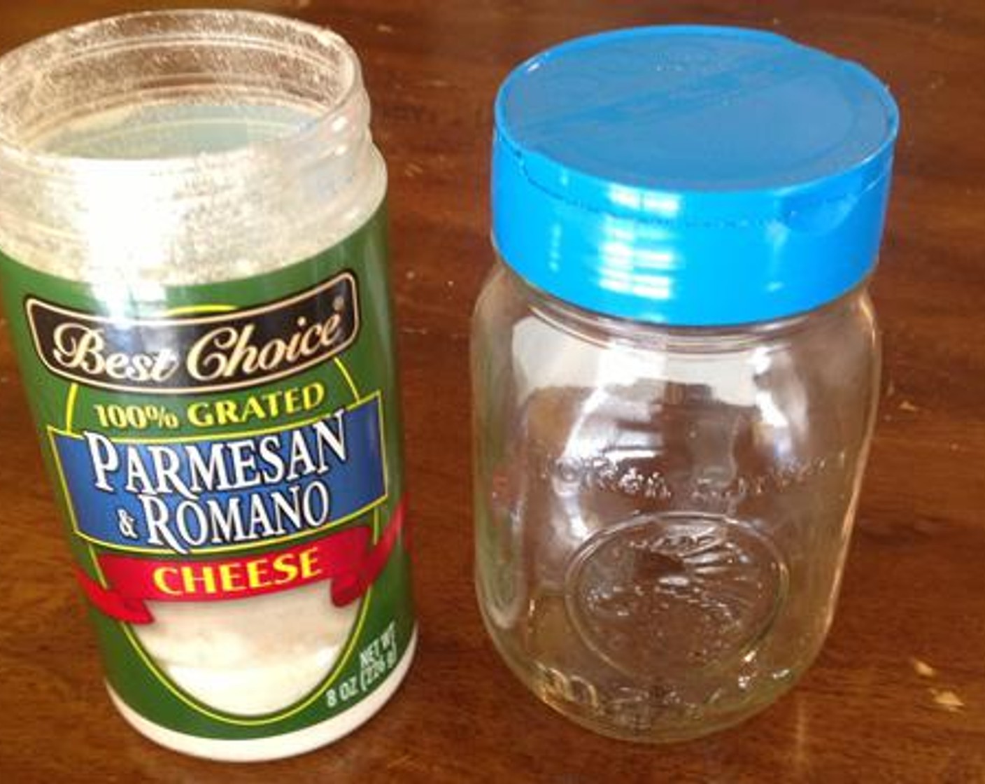 step 4 Apply the sugar blend to the outside of the ham. If you’re using a shaker bottle, make sure that the holes in the lid are large enough for the sugar particles to pass through. A parmesan cheese shaker lid works great for this - they’ll usually fit on a standard size pint jar.