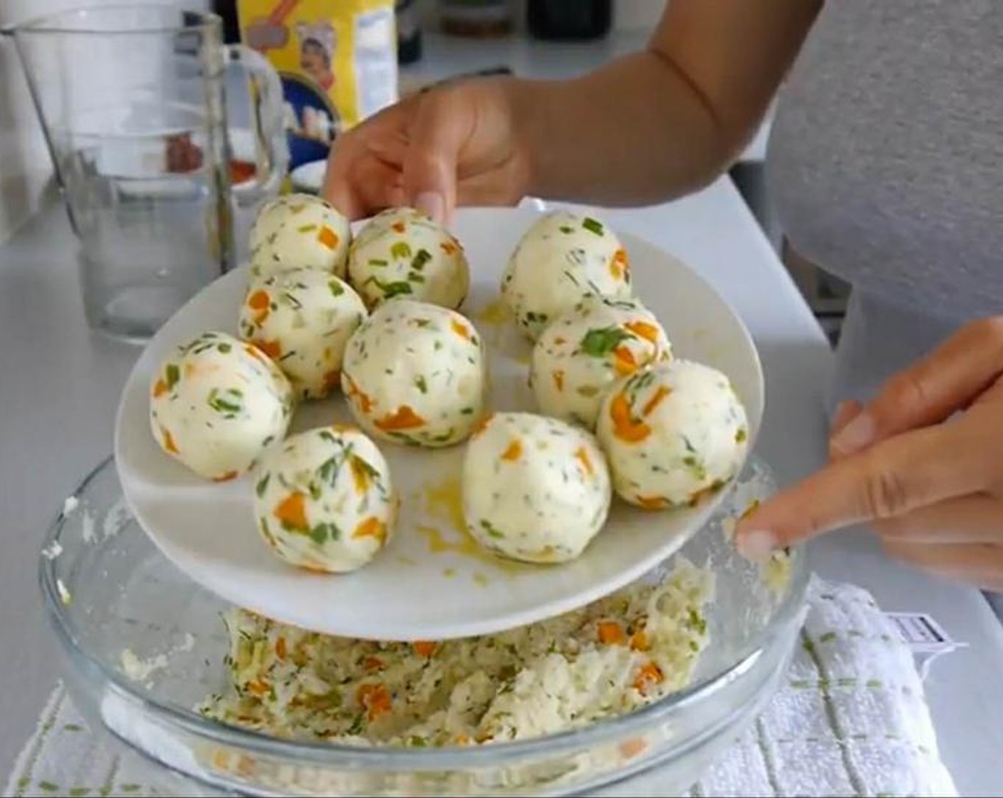 step 5 Divide the dough in 2 parts. With one of the part make balls approx smaller than a gold ball. Repeat until all the dough is used.