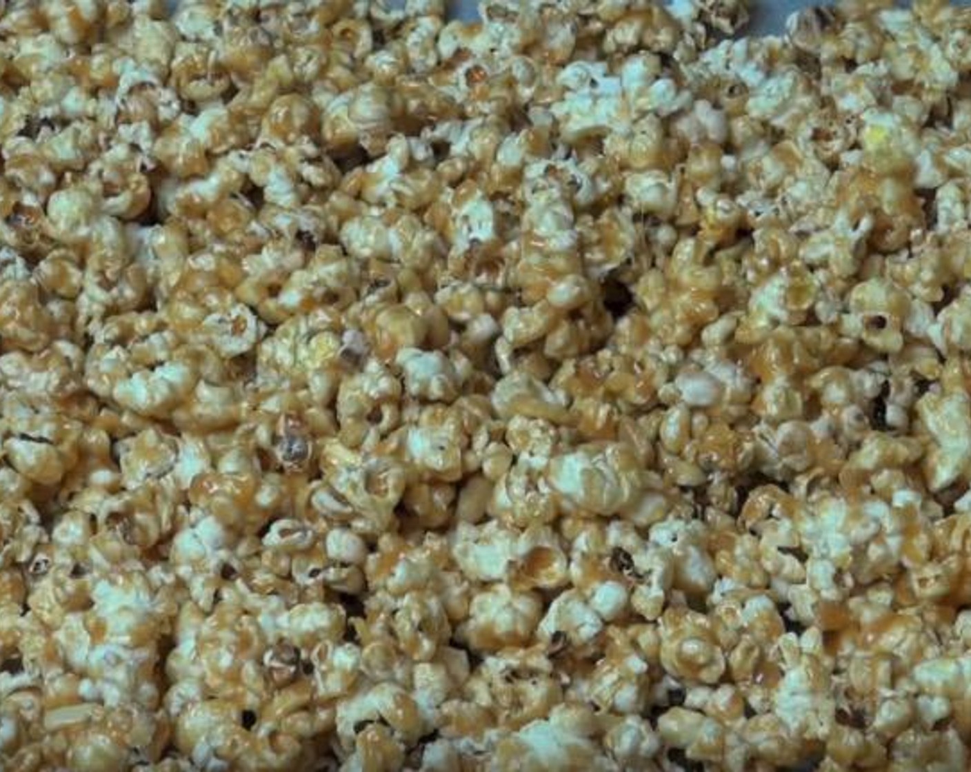 step 5 Transfer popcorn to a tray lined with baking paper to cool.