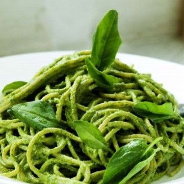Whole Wheat Spaghetti with Spinach Walnut Pesto Recipe | SideChef