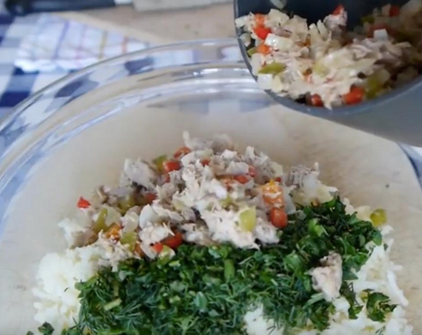 step 3 In a bowl, add the Mashed Potatoes (1.1 lb), Fresh Chives (2 Tbsp), Fresh Parsley (2 Tbsp), Fresh Dill (1 Tbsp) and the cooled tuna.