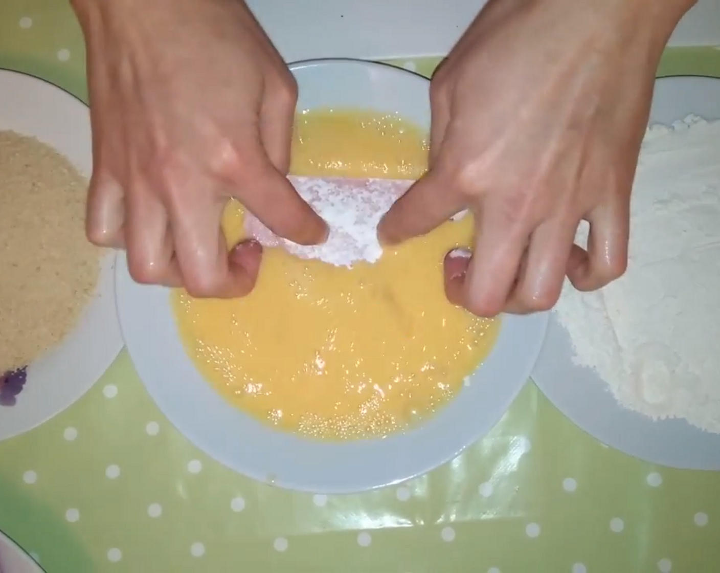 step 3 Dip each sanjacobo in the flour, pat off any excess, then coat in the beaten egg and finally dip it in the breadcrumbs.