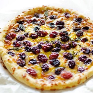3 Cheese Roasted Grape Pizza Recipe | SideChef