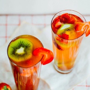 Strawberry Kiwi Champagne Cocktail Recipe | SideChef