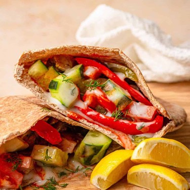 Healthy Mediterranean-Style Chicken Pita Pockets Recipe | SideChef