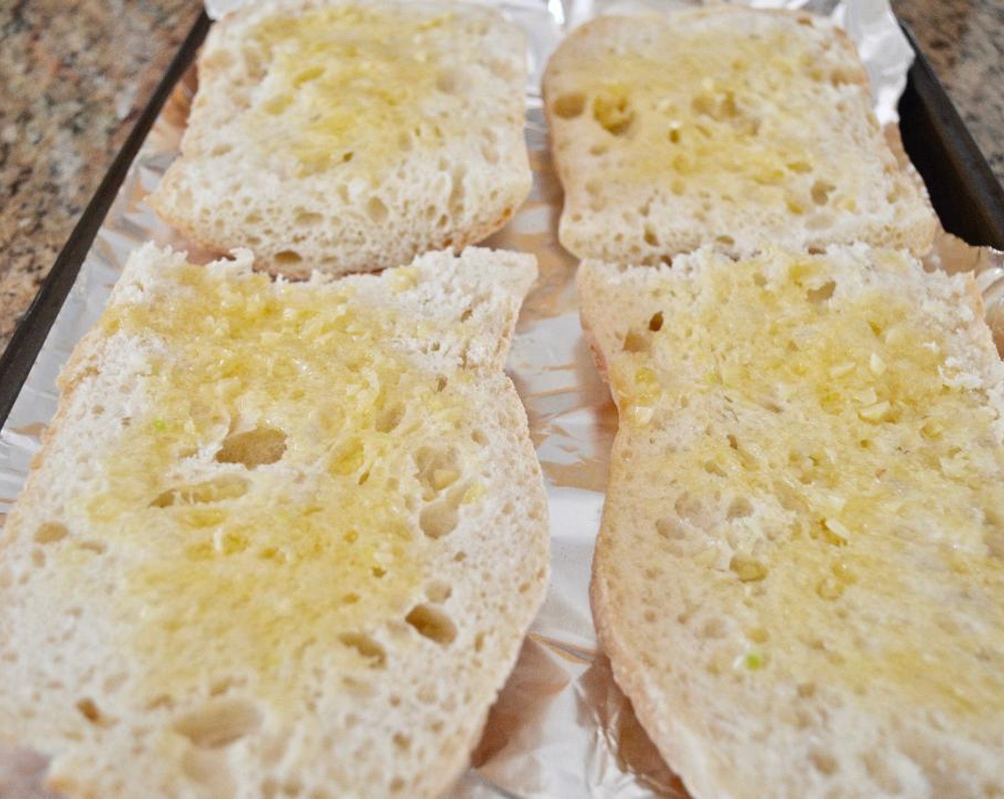step 4 Evenly brush it all over the 4 pieces of ciabatta and toast them in the oven for 10 minutes.