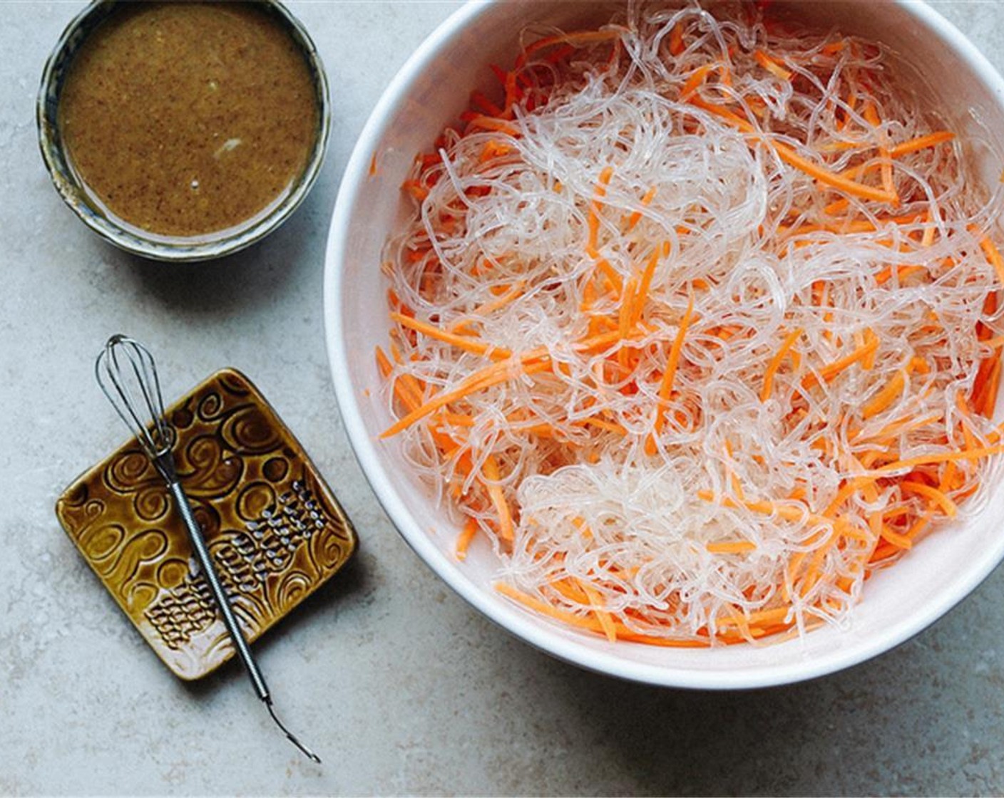 step 2 Rinse your Kelp Noodles (1 pckg) under cool running water. Add noodles and Carrots (2 cups) to a large bowl, add dressing and mix until well coated.