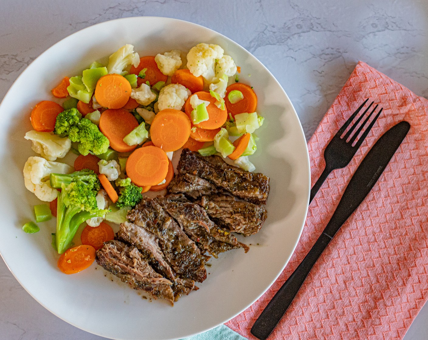 step 9 Plate the mixed vegetables and serve them together with the sliced steak.