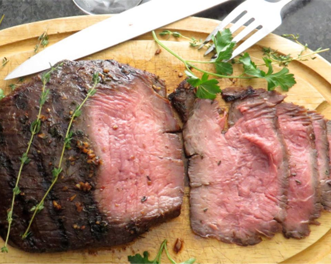 step 6 Transfer flank steak to a cutting board, and allow it to rest for 5 minutes so that the juices redistribute throughout the meat. Thinly slice, going against the grain, at about a 35-45 degree angle.