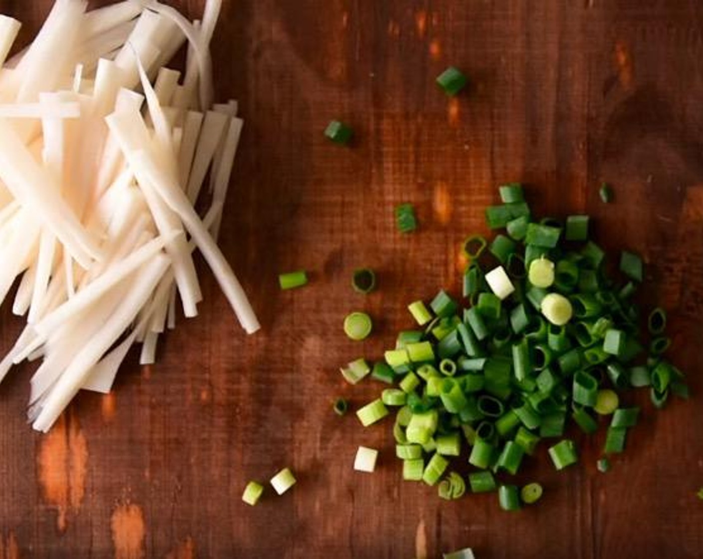 step 4 In another bowl, combine the Daikon Radish (1) and Scallion (1 bunch). Set aside.