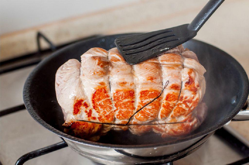 Slow Cooked Pork With Apple Sauce Recipe SideChef Aa03b91a 04c3 4120 B23c E8b40c7dc9e4