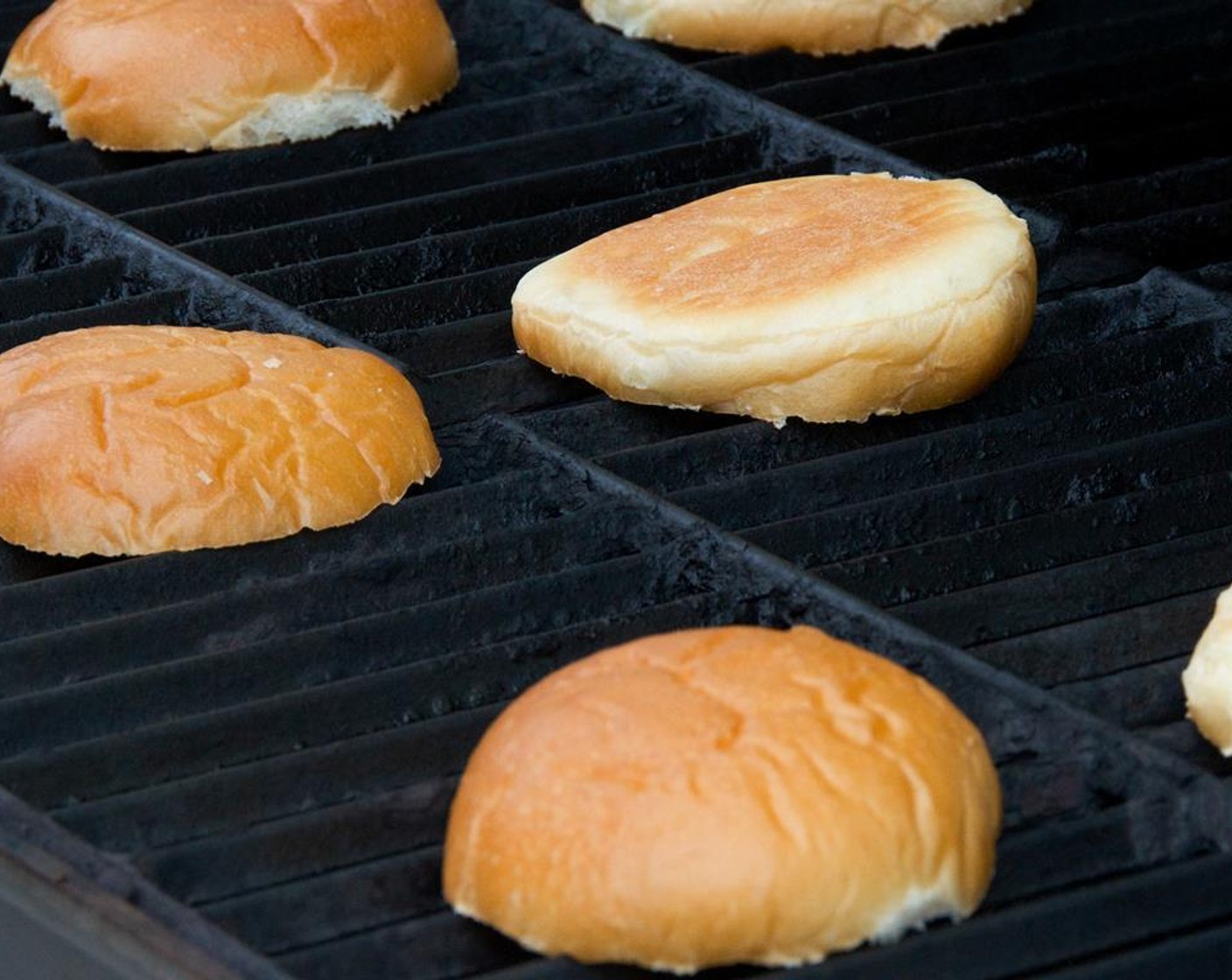 step 8 Grill the buns on the cut side for about 1 to 2 minutes until lightly browned and set aside.
