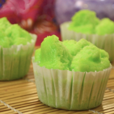 Steamed Matcha Muffins 绿茶发糕 Recipe | SideChef