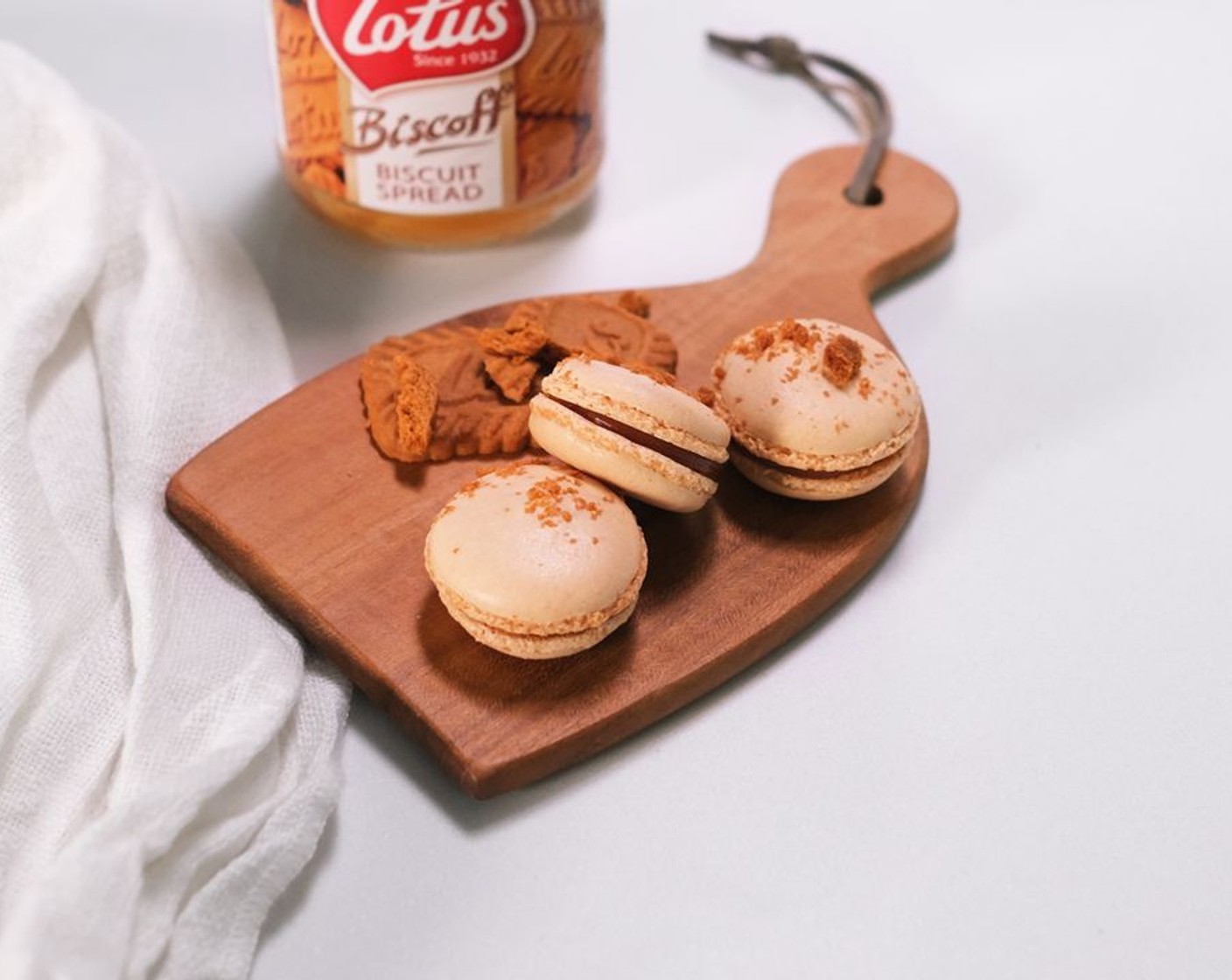 Cookie Butter Macarons