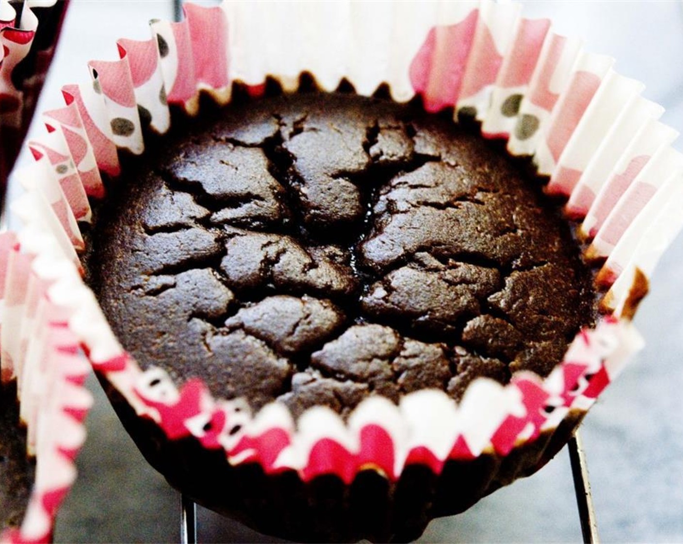 step 7 Bake for 25 minutes, or until a toothpick inserted into the middle comes out clean. Let them cool down on a wire rack.