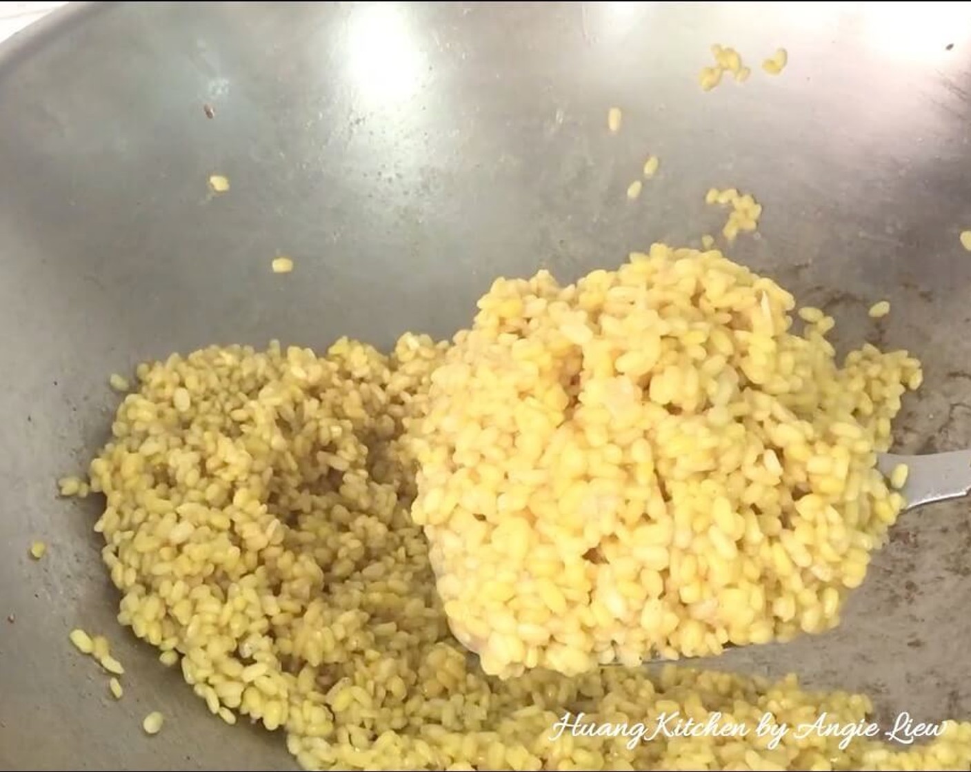 step 16 Stir fry the split mung beans with chopped garlic until aromatic. Place in a bowl and set aside.