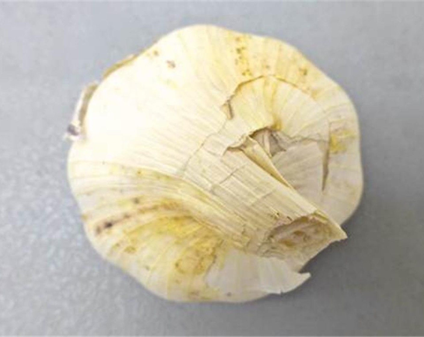 step 1 Place Garlic (1 bulb) on a clean chopping board.