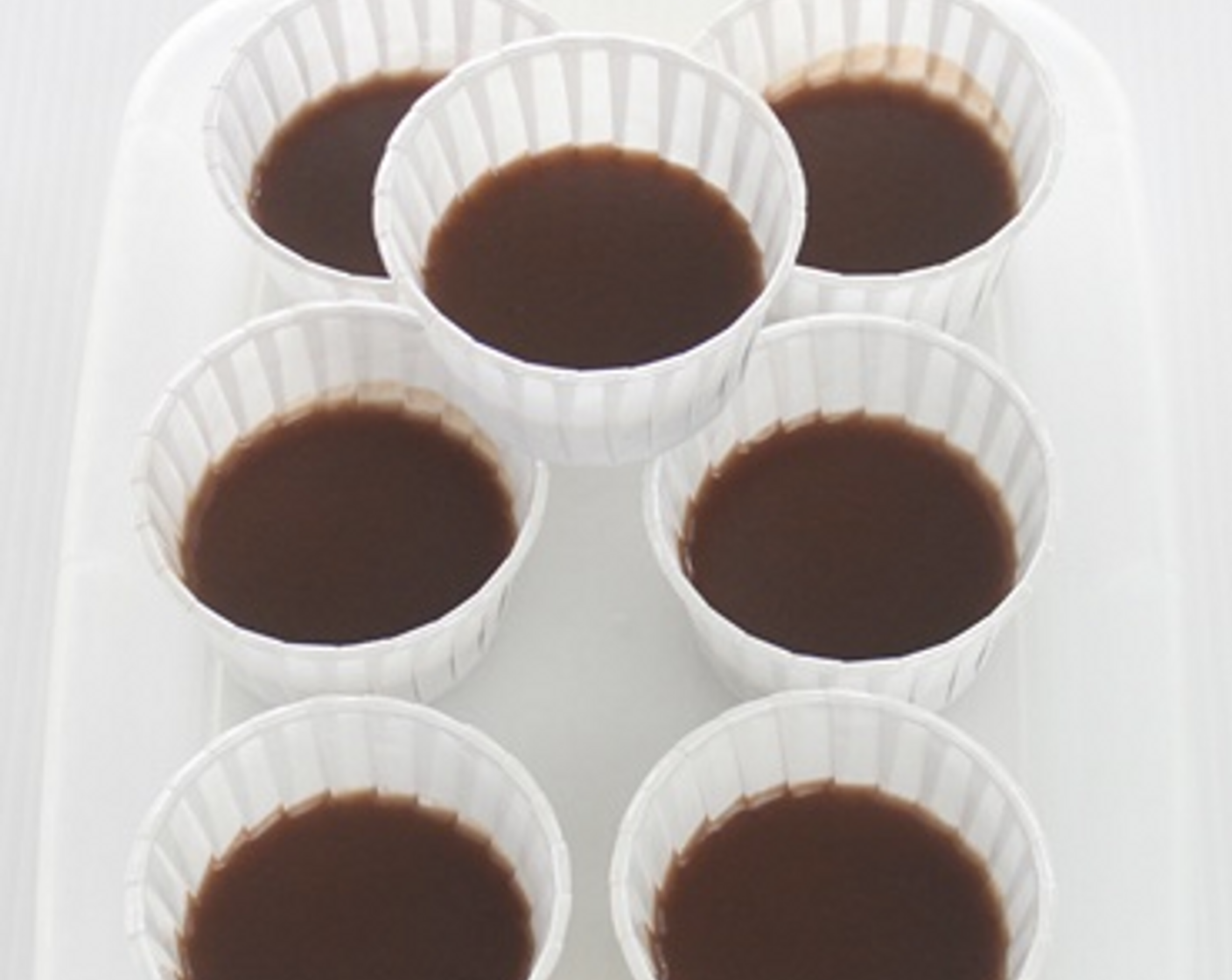 step 2 Then pour evenly into 7 muffin cups and place in the refrigerator to set for about 15 minutes.