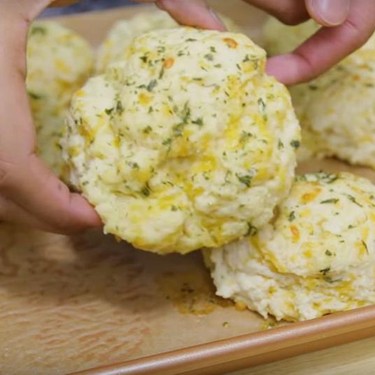 Red Lobster's Cheddar Bay Biscuits Recipe | SideChef