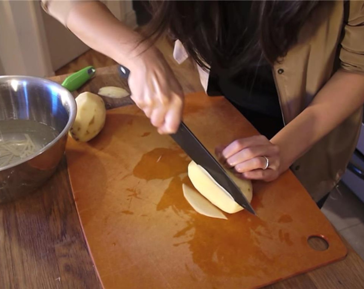 step 2 Slice the potatoes into very thin slices.