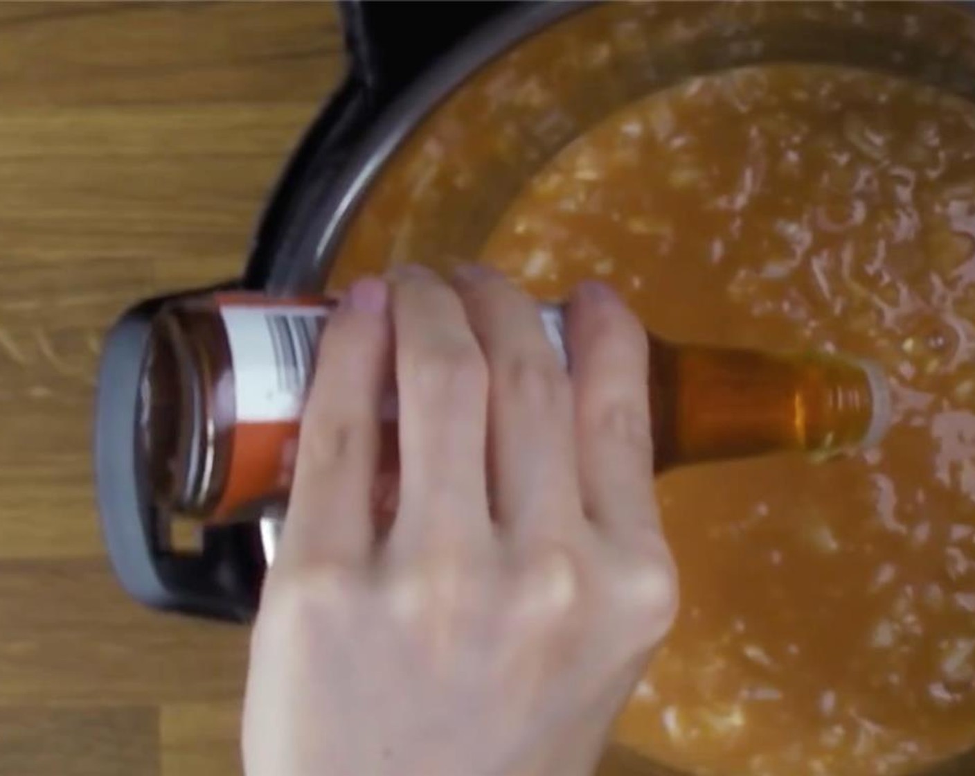 step 5 Add Liquid Smoke (2 splashes) into the BBQ sauce. Be sure to only add a few drops of liquid smoke, or else the smoky flavor will overpower the sauce. Be careful not to spill the liquid smoke as the smell is not easy to wash off.