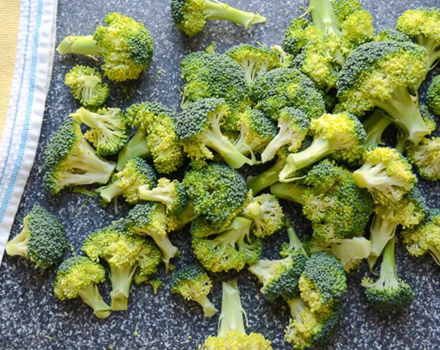 step 4 Meanwhile, separate the Broccoli (1 bunch) into florets. When the water boils, add the broccoli and cook for 2 minutes.