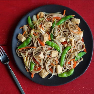 Yakisoba Chicken with Peas and Red Bell Pepper Recipe | SideChef