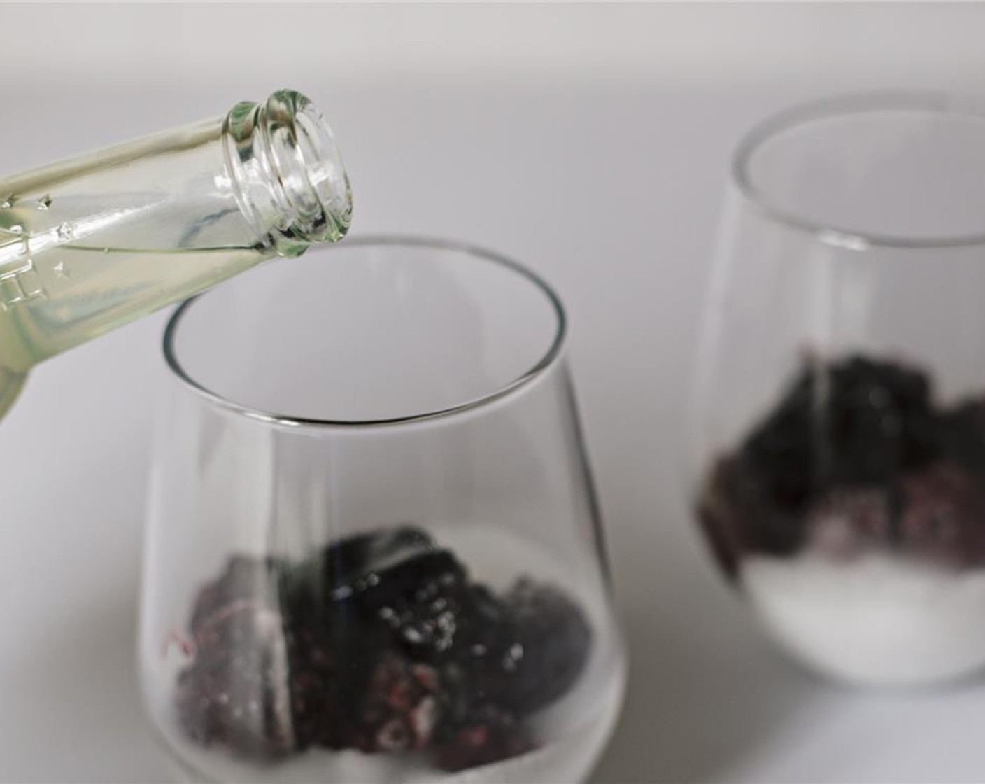 step 4 Pour Ginger Ale (40 fl oz) into glasses.