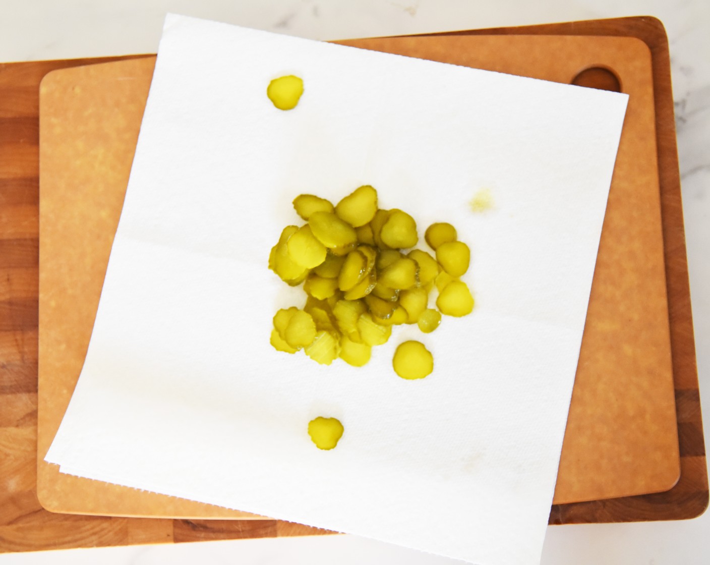 step 6 Use a paper towel to dry the Dill Pickles (3).