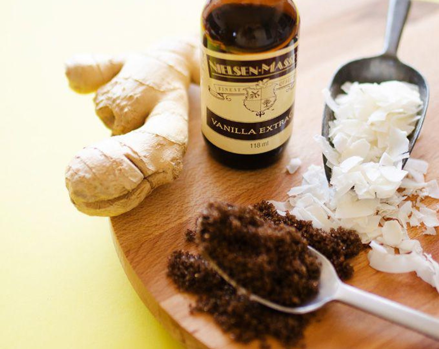 step 1 Blend Banana (1), Coconut Milk (1/2 cup), Unsweetened Shredded Coconut (4 Tbsp), Brown Sugar (1 Tbsp), Fresh Ginger (1/2 tsp) and Vanilla Extract (1/4 tsp) until smooth, topping with additional shredded coconut and brown sugar if desired.
