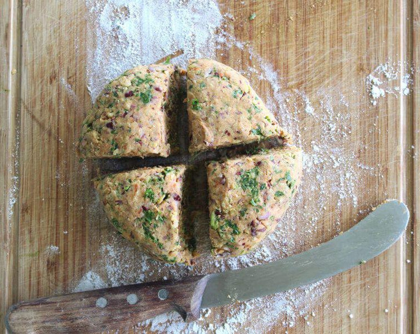 step 2 On a lightly floured surface, divide the mixture into 4 equal pieces and shape them with your hands into round patties, about 2 centimeters thick. Pop them on a plate and place them in the fridge for 10 minutes to firm up.