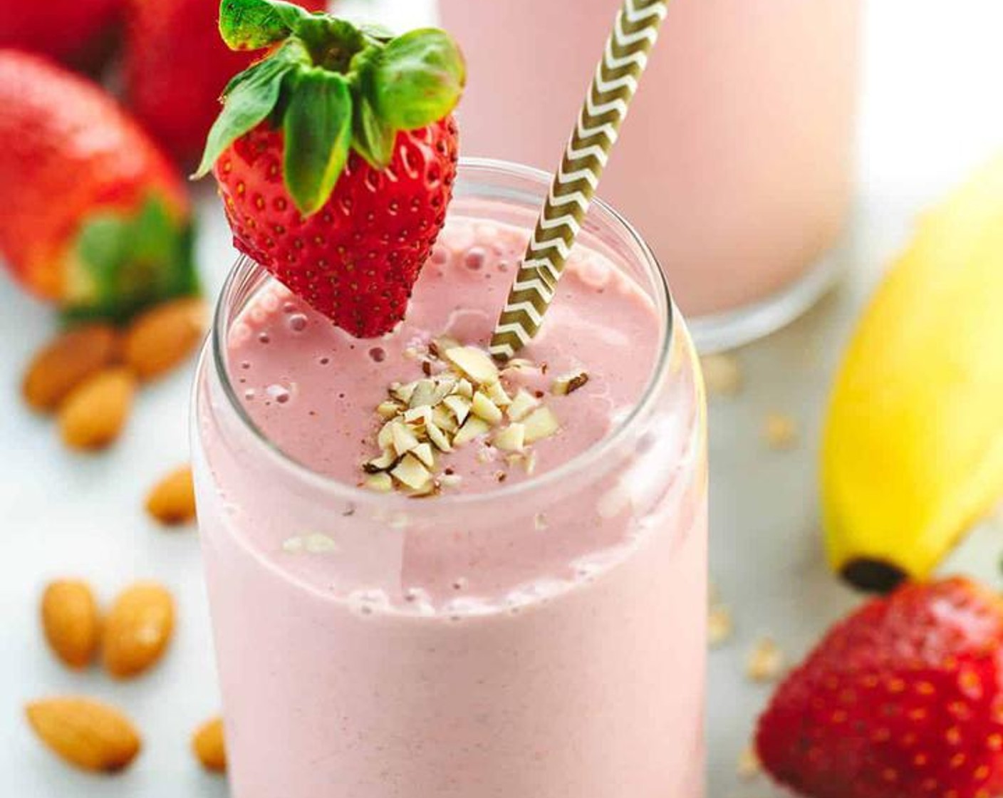 Strawberry Banana Smoothie with Almond Milk